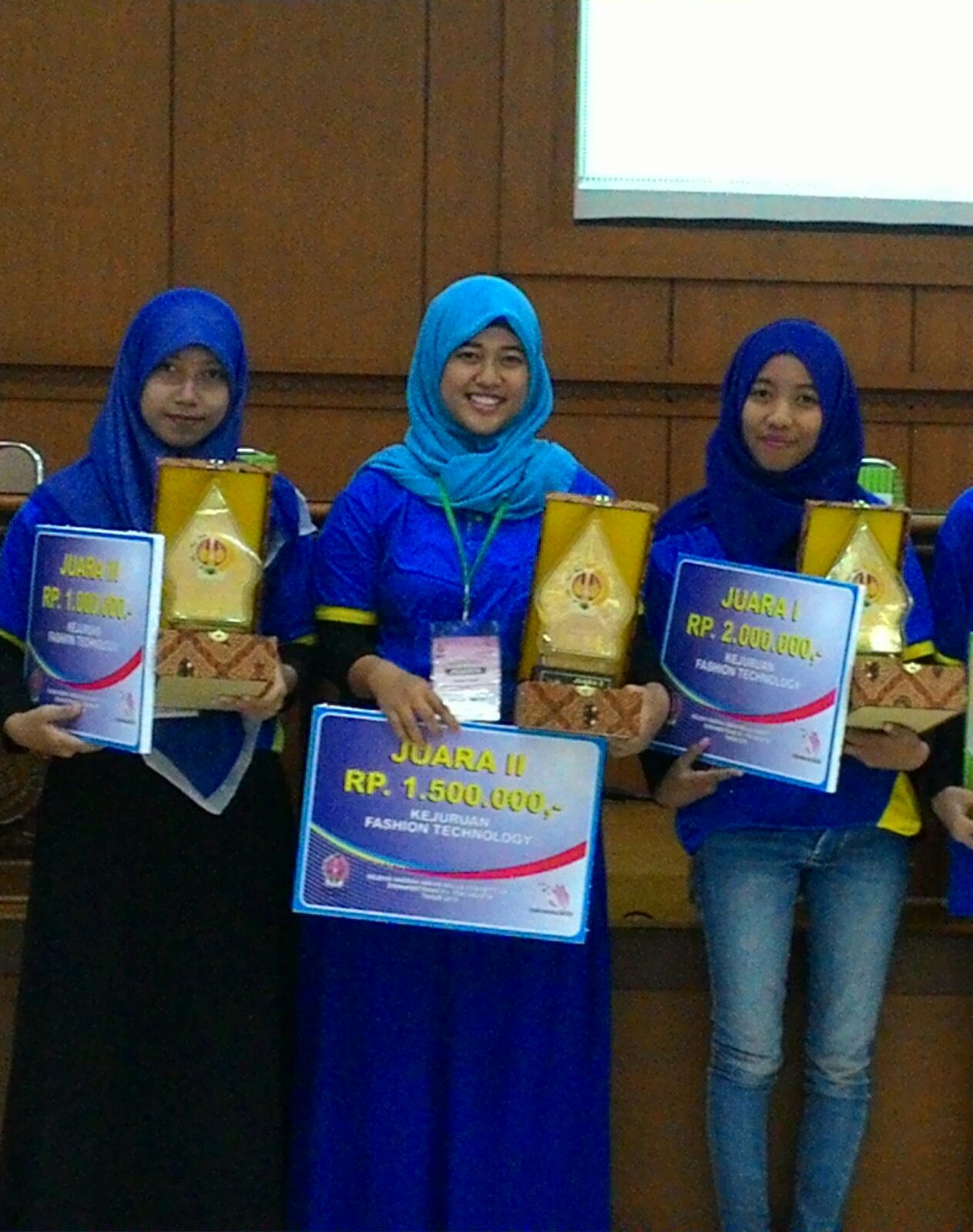 Foto Seleksi daerah calon peserta kompetisi ASEAN Skill Competition XI Tahun 2015 untuk bidang kejuruan tata busana