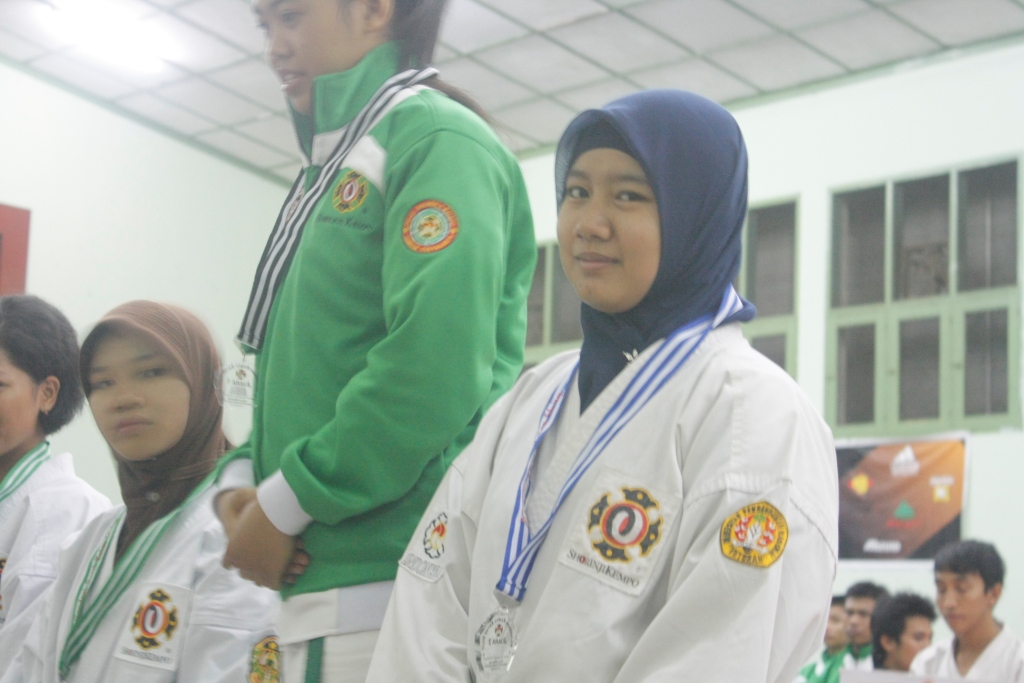 Foto Kejuaraan Beladiri Kempo Antar Dojo 2011 Kategori Randori Putri 54 Kg