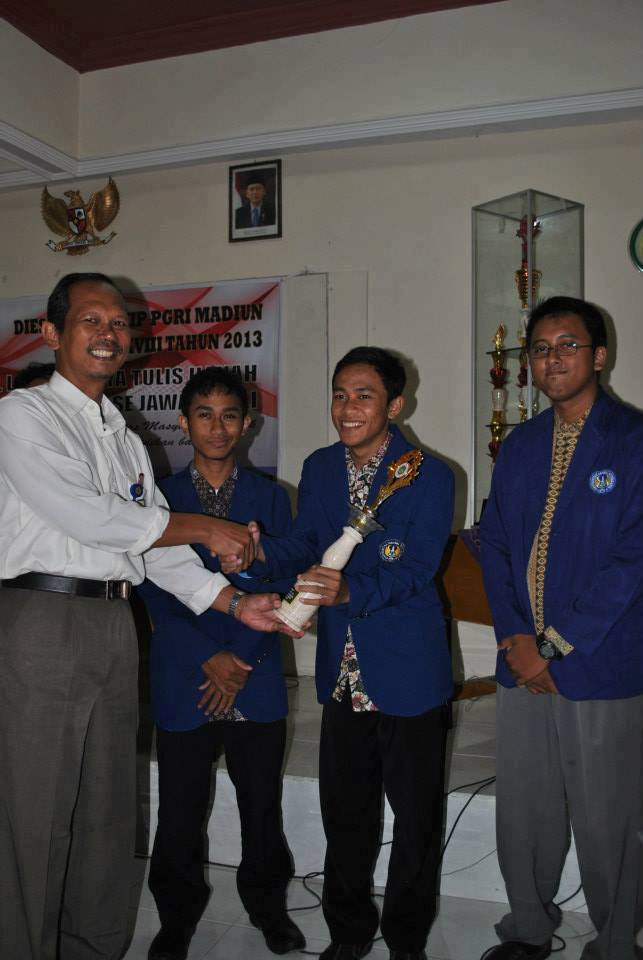 Foto Lomba Karya Tulis Ilmiah Mahasiswa Nasional Tahun 2013 di IKIP PGRI Madiun.