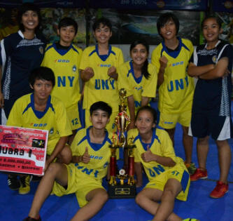 Foto Futsal Girl Champion. Futsal Arena Colombo diketahui oleh Menteri Ekonomi Mahasiswa