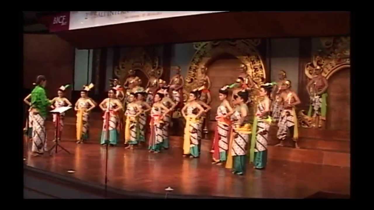 Foto Medali Emas Kategori Folklore 2nd Bali International Choir Festival 2013 (competition)
