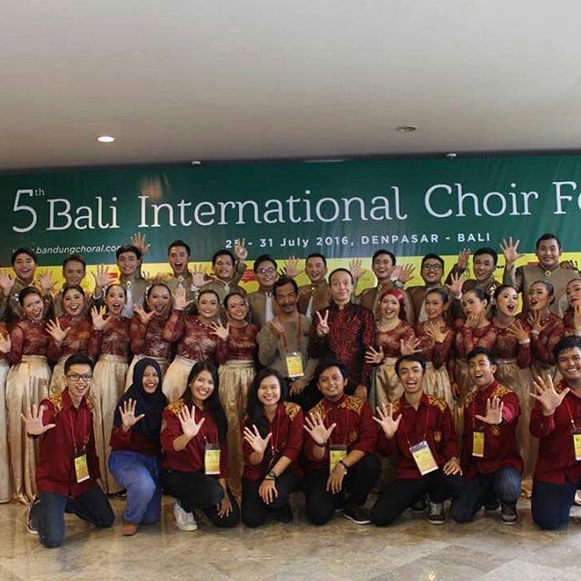 Foto Medali Perak Kategori Folklore 5th Bali International Choir Festival 2016 (CHAMPIONSHIP)