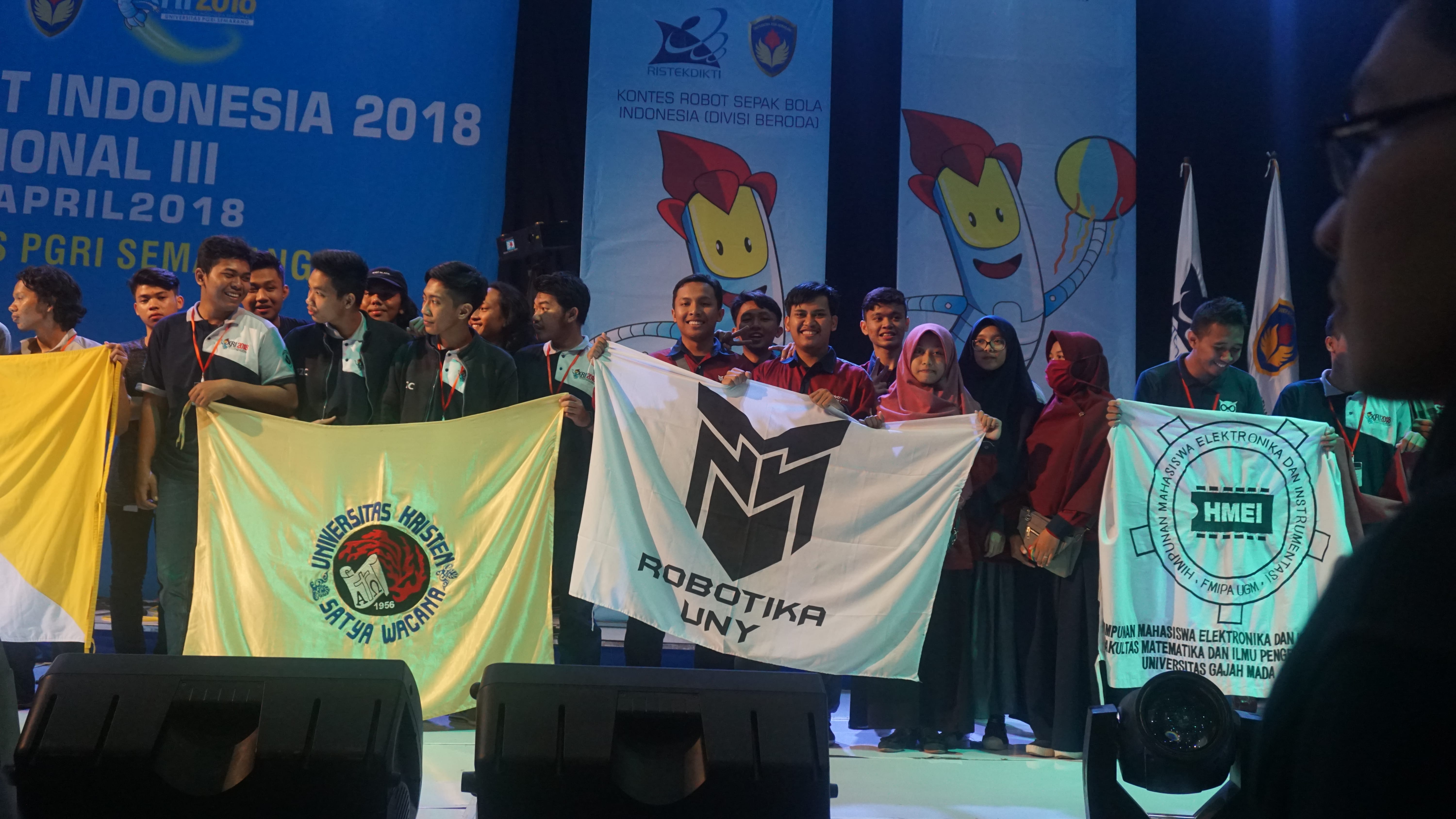 Foto Kategori KRI dalam Kontes Robot Regional III DIY-Jateng 2018 di UPGRIS Semarang