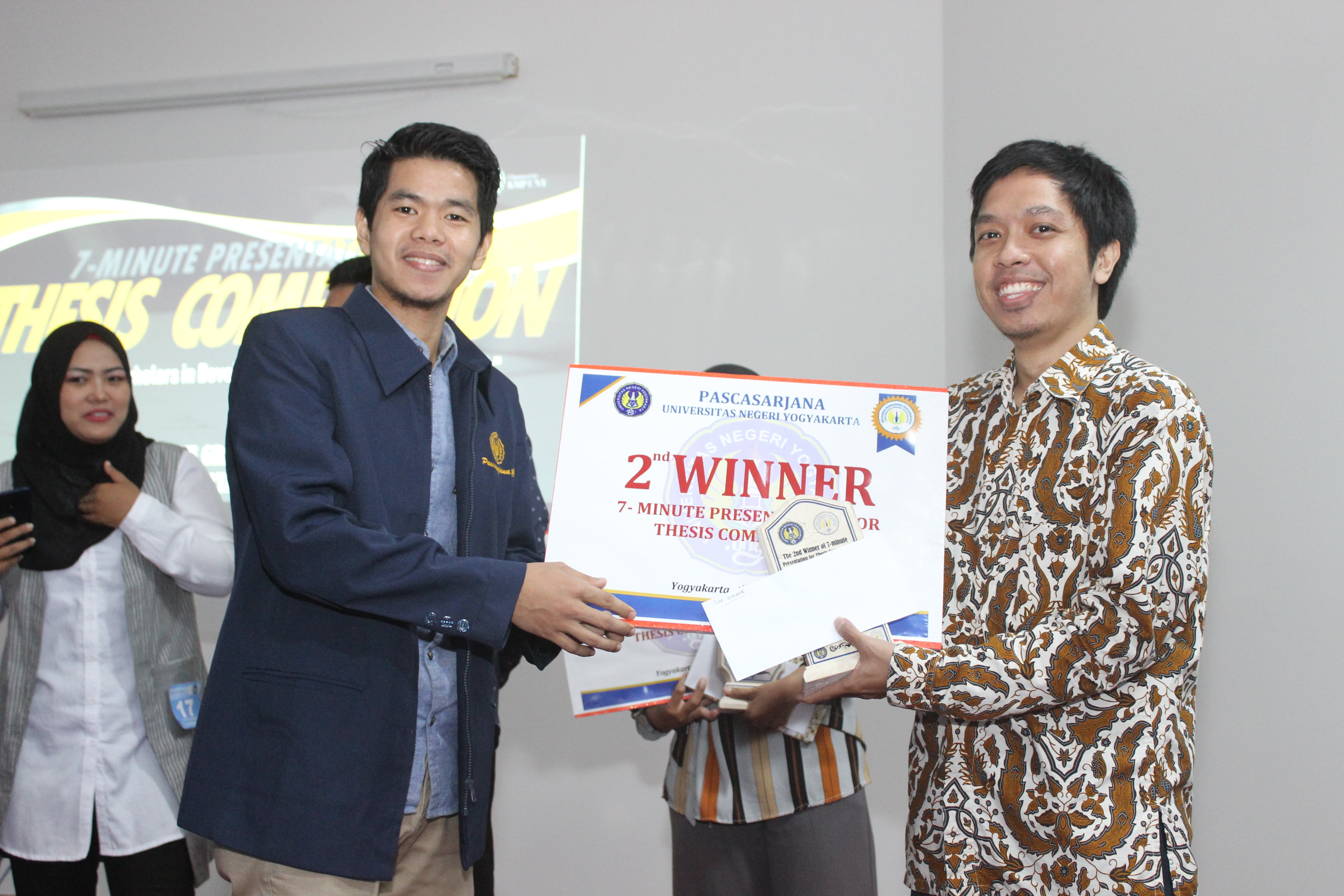 Foto Lomba Tesis 7 Menit (7-Minute Presentation For Thesis Competition)