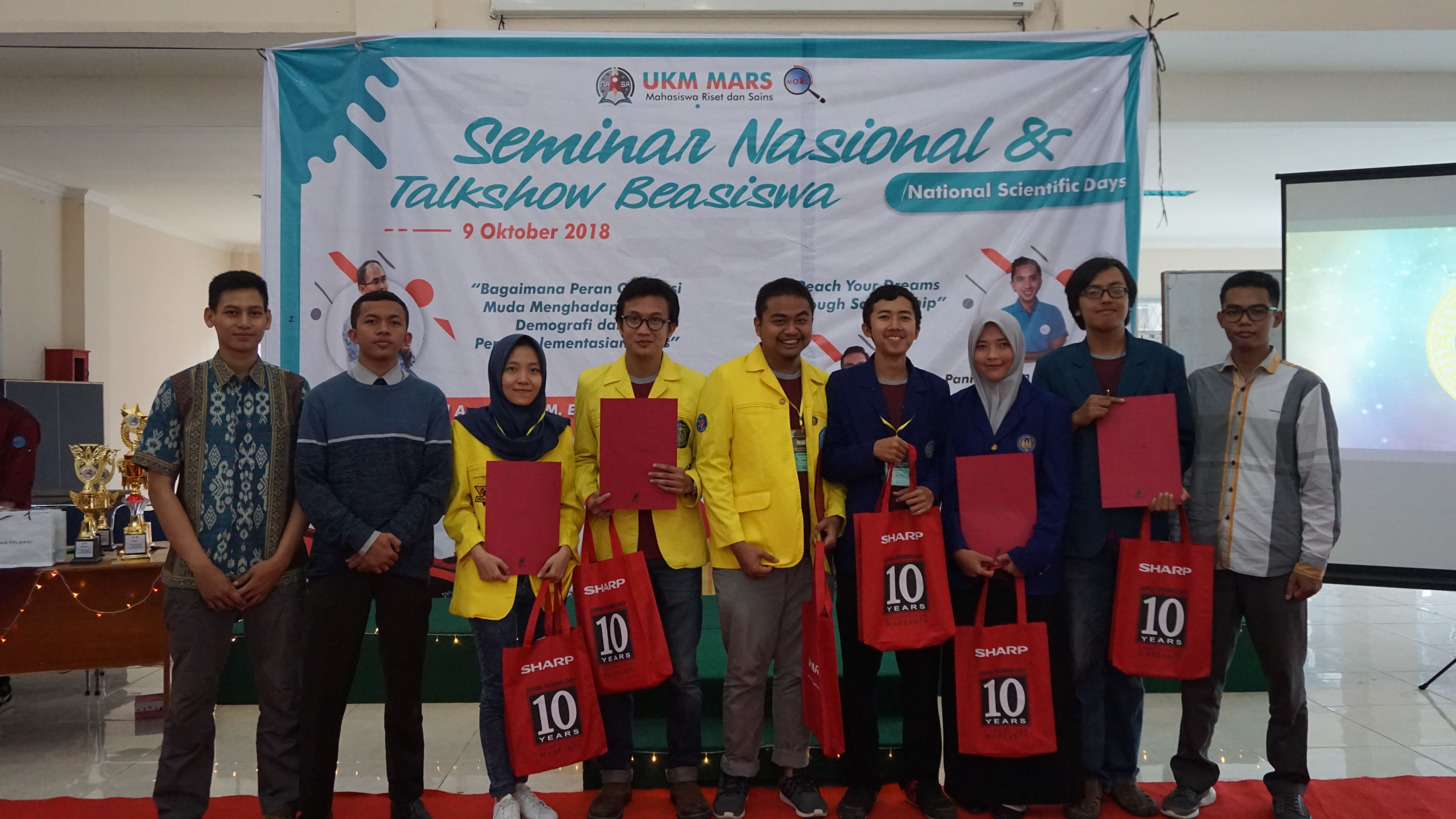 Foto Lomba Poster National Scientific Day 2018
