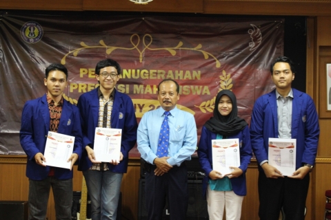 Foto Penganugerahan Prestasi Mahasiswa Fakultas Ilmu Sosial UNY