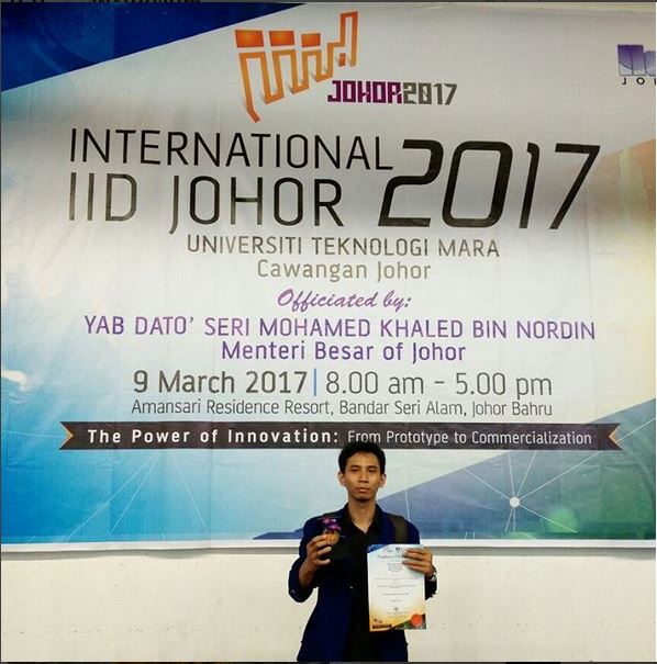 Foto Medali Perunggu pada Johor International Innovation, Invention and Design Award (Johor International IID) from Universiti Teknologi Mara UiTM Cawangan Johor at Residence Resort, Johor Bahru, Malaysia, March 2017