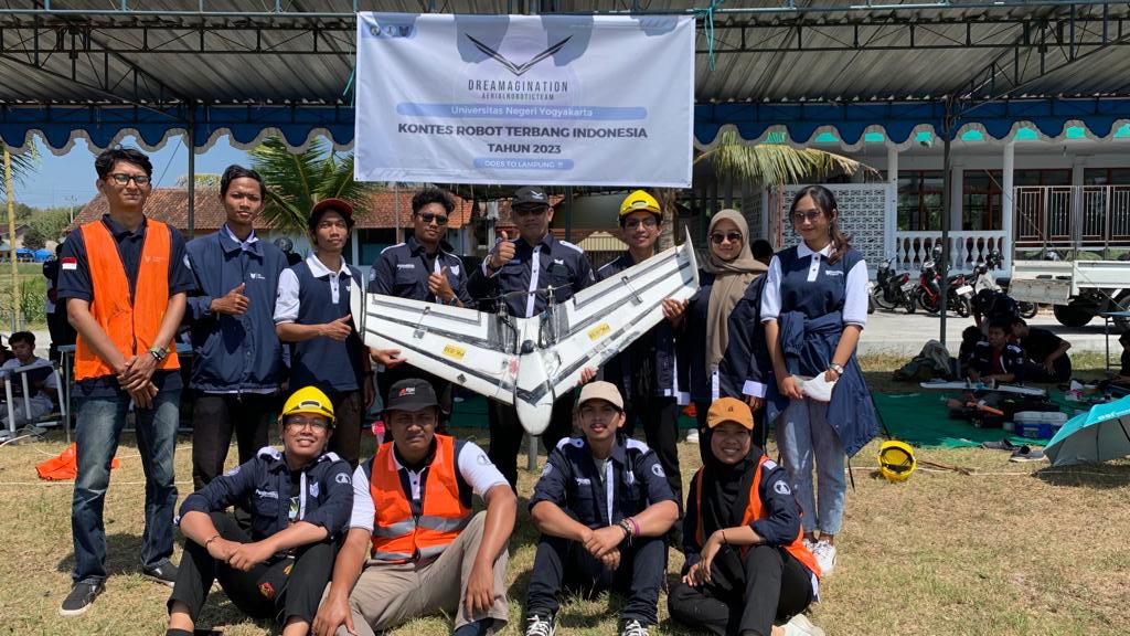 Foto Kontes Robot Terbang Indonesia 2023