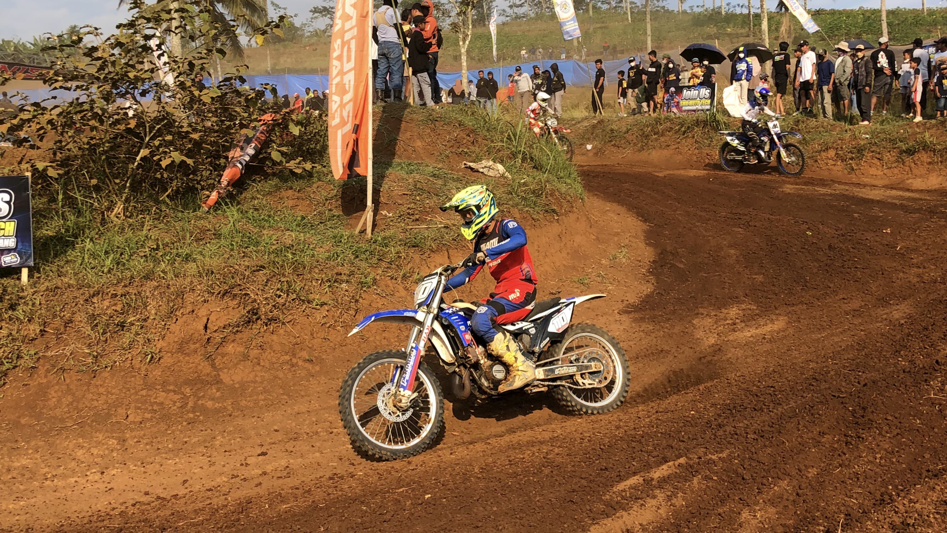 Foto Grasstrack Motocross Championship (9-10 Desember 2023) Sirkuit Zeni Tempur, Tempuran, Kaloran, Temanggung