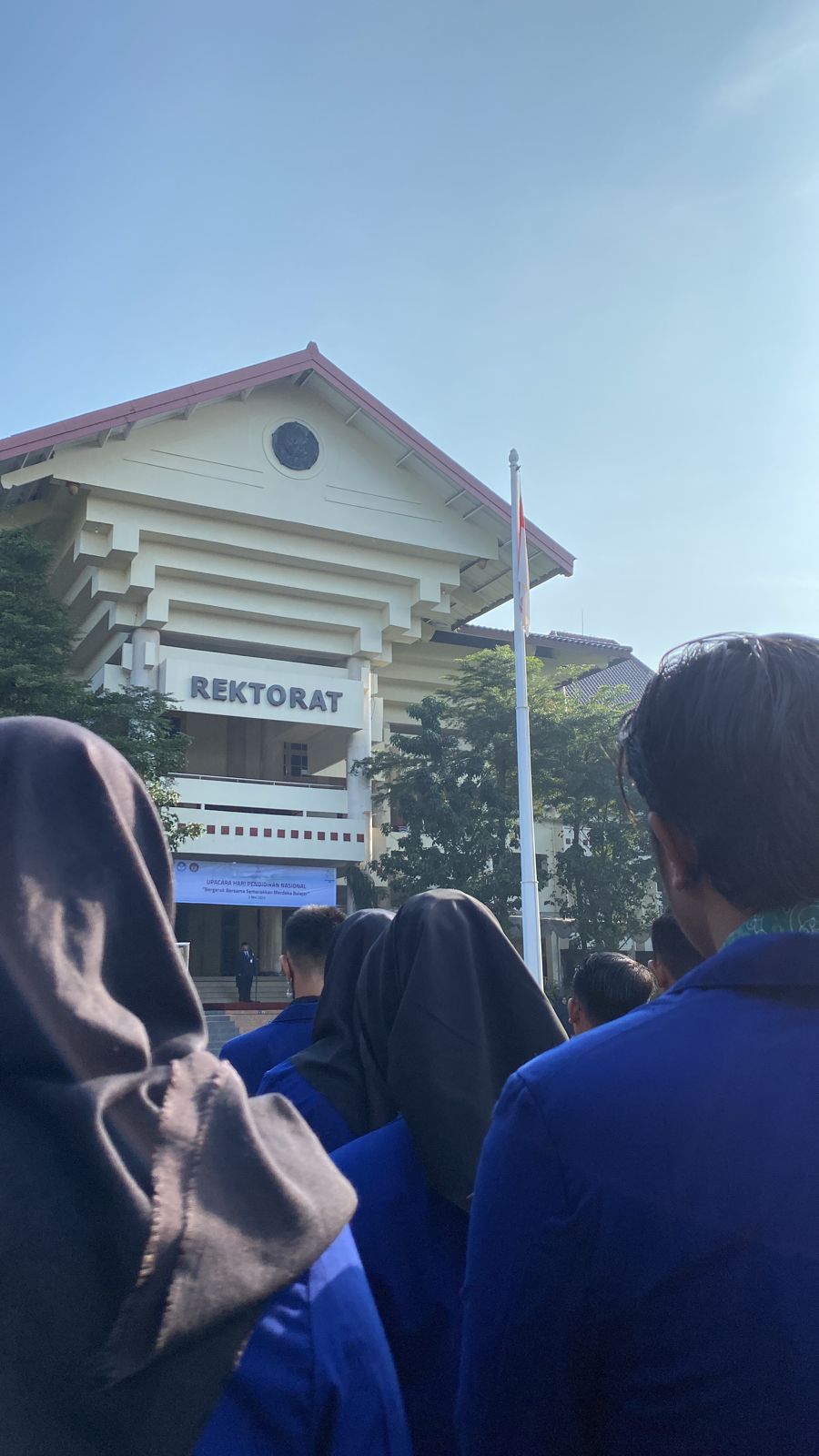 Foto Penghargaan Prestasi Mahasiswa Dalam Rangka Memperingati Hari Pendidikan Nasional Tahun 2023 dan Dies Natalis ke-59 Universitas Negeri Yogyakarta