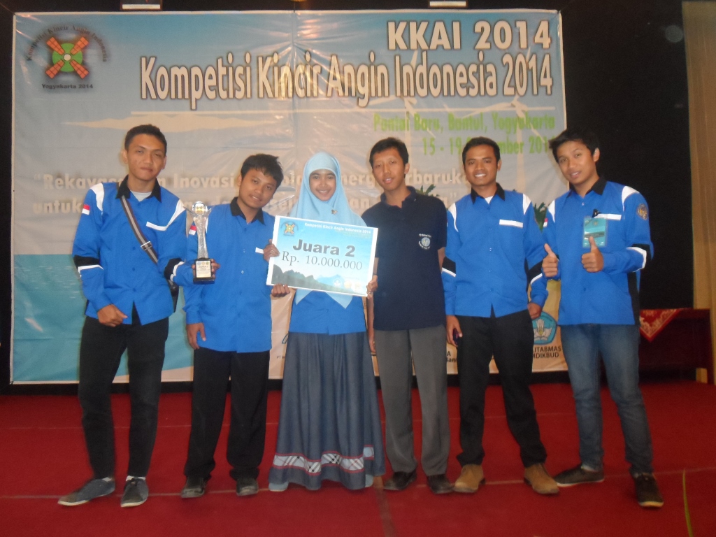 Foto Kompetisi Kincir Angin Indonesia (KKAI) Tingkat Nasional Tahun 2014 di Pantai Baru Pandansimo, Srandakan, Bantul, Yogyakarta