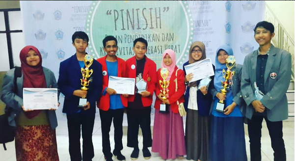 Foto Lomba Karya Tulis Ilmiah Mahasiswa Pekan Pendidikan dan Kreativitas Generasi Hebat (PINISIH) Nasional Universitas Muhammadiyah Makassar