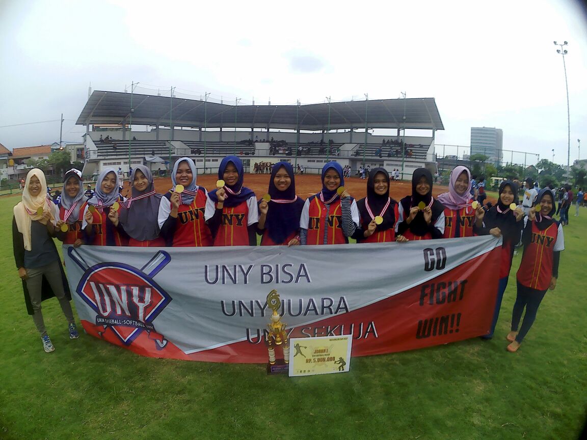 Foto Kejuaraan softball putra putri se Indonesia Airlangga CUP 2017