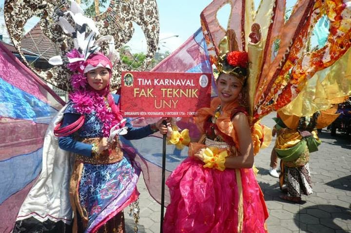 Foto Lomba Karnaval Pelangi Budaya Bumi Merapi Sleman 2014