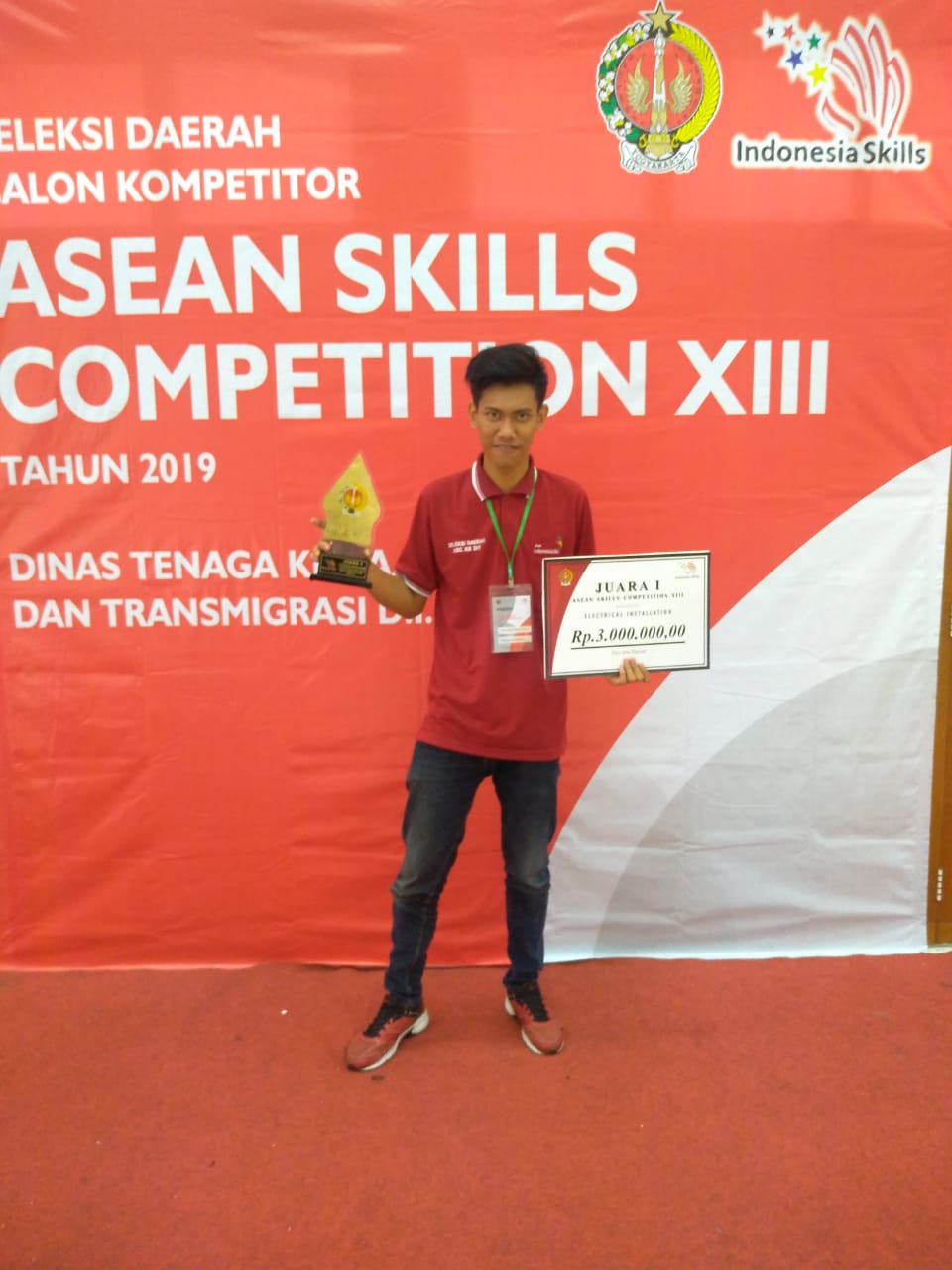 Foto Juara 1 pada Seleksi Daerah ASEAN Skills Competition XIII Kejuruan Electrical Installation 2019