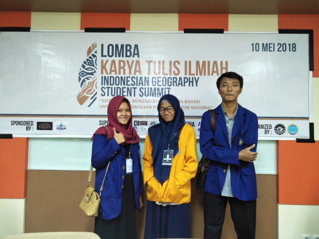 Foto 






































































































































































































































































Lomba LKTIN 2nd IGGS (Indonesian Geography Student Summit) dengan tema Geomaritim: Menggalakan Budaya Bahari untuk Memaksimalkan Potensi Maritim



