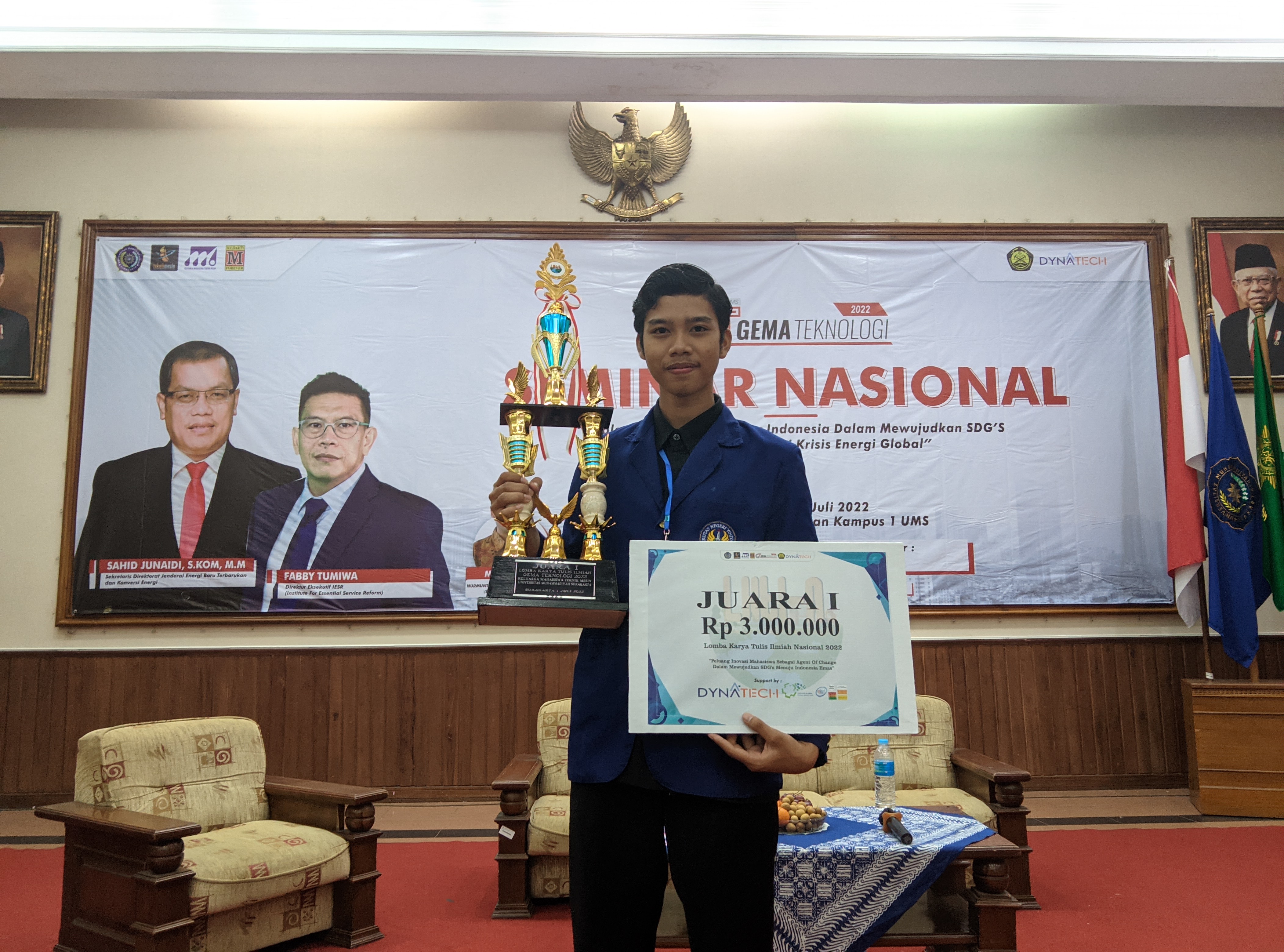 Foto Lomba Karya Tulis Ilmiah Nasional Gema Teknologi 2022 yang diselenggarakan oleh Universitas Muhammadiyah Surakarta