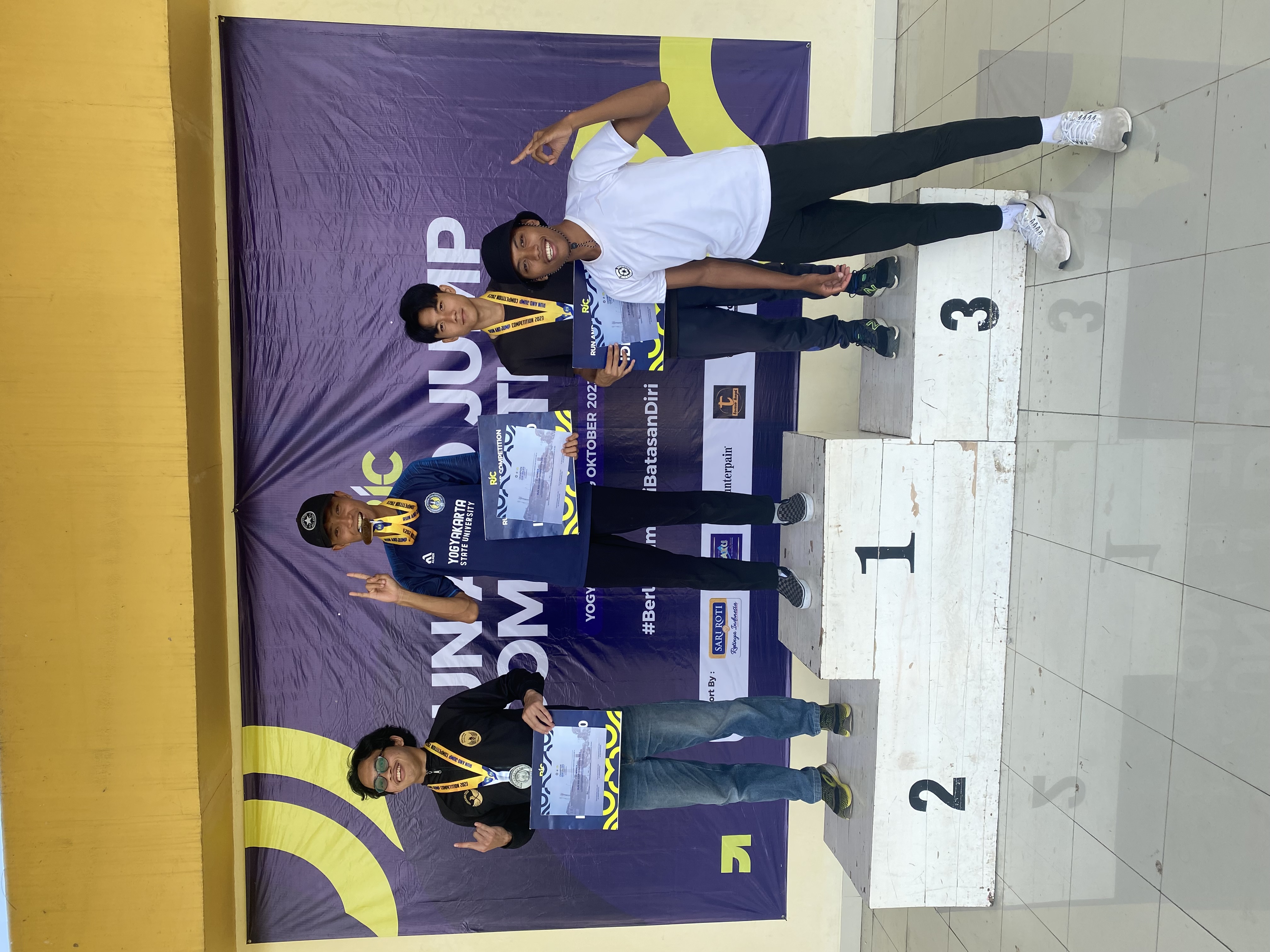 Foto UNY RUN AND JUMP COMPITITION