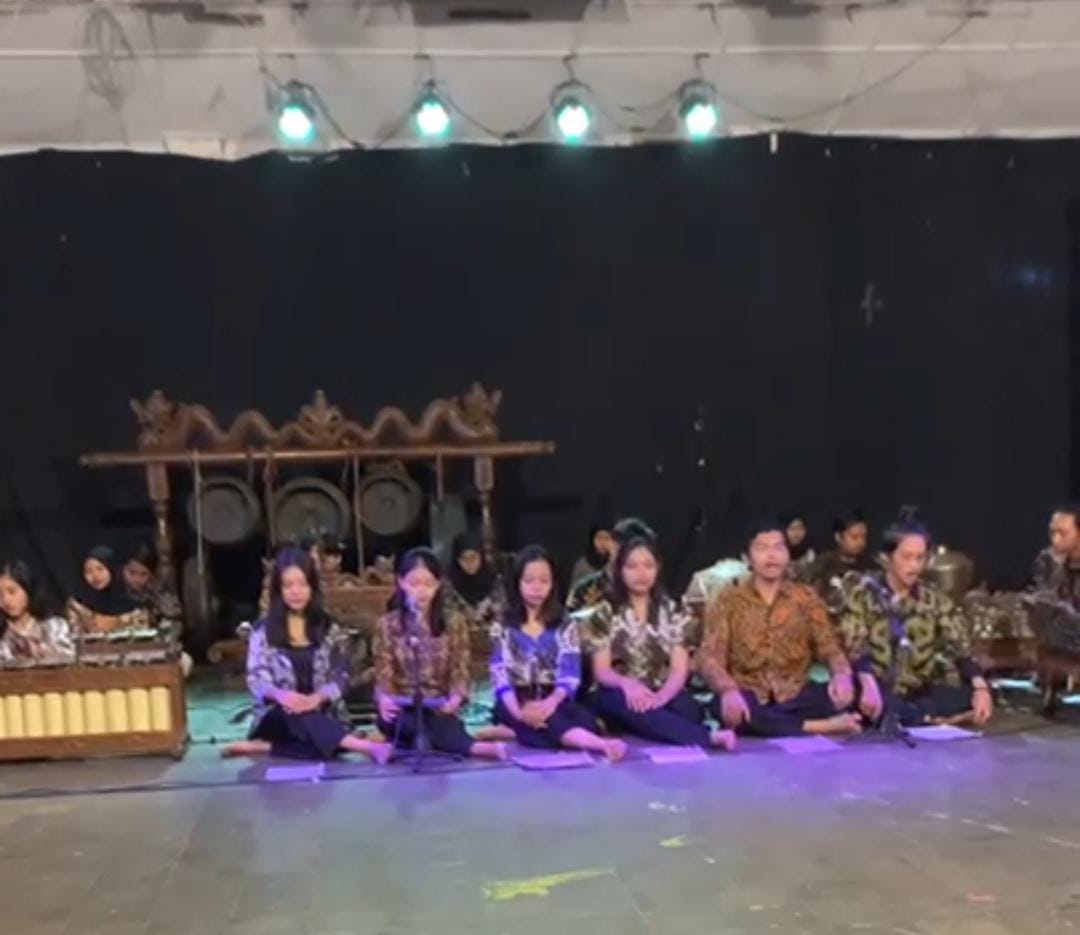 Foto Lomba Macapat dan Lomba Karawitan (Online) Mahasiswa/mahasiswi/Umum Tingkat Nasional Wilayah DIY, JATENG, dan JATIM